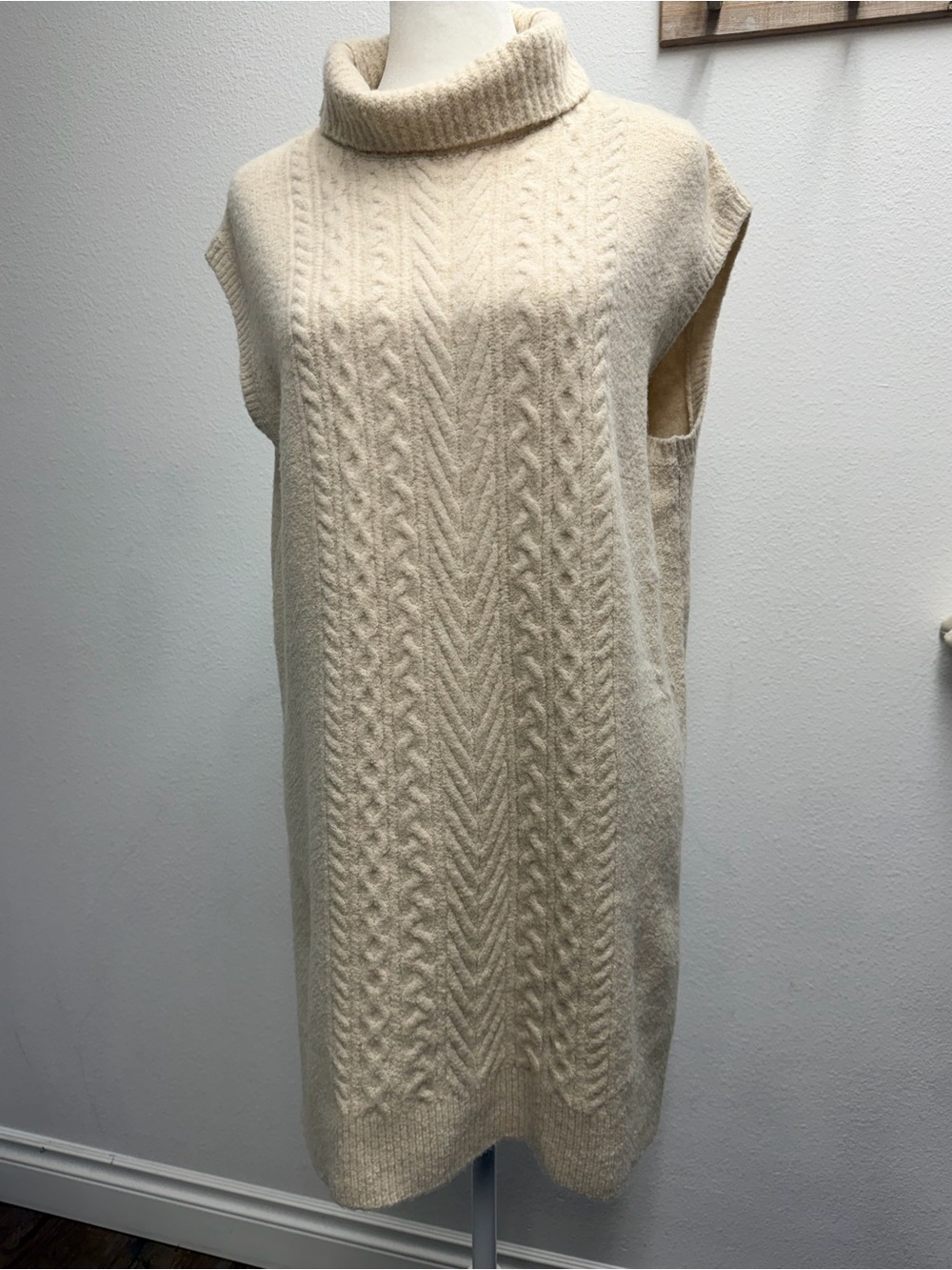 LOFT women’s wool blend Cable Knit Sleeveless turtleneck Sweater size small